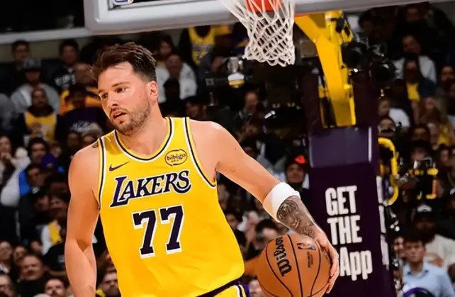 Lakers Trio Struggle as Suns Dominate Match