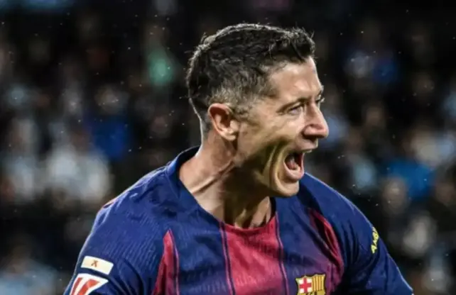Should Barcelona Extend Lewandowski Deal